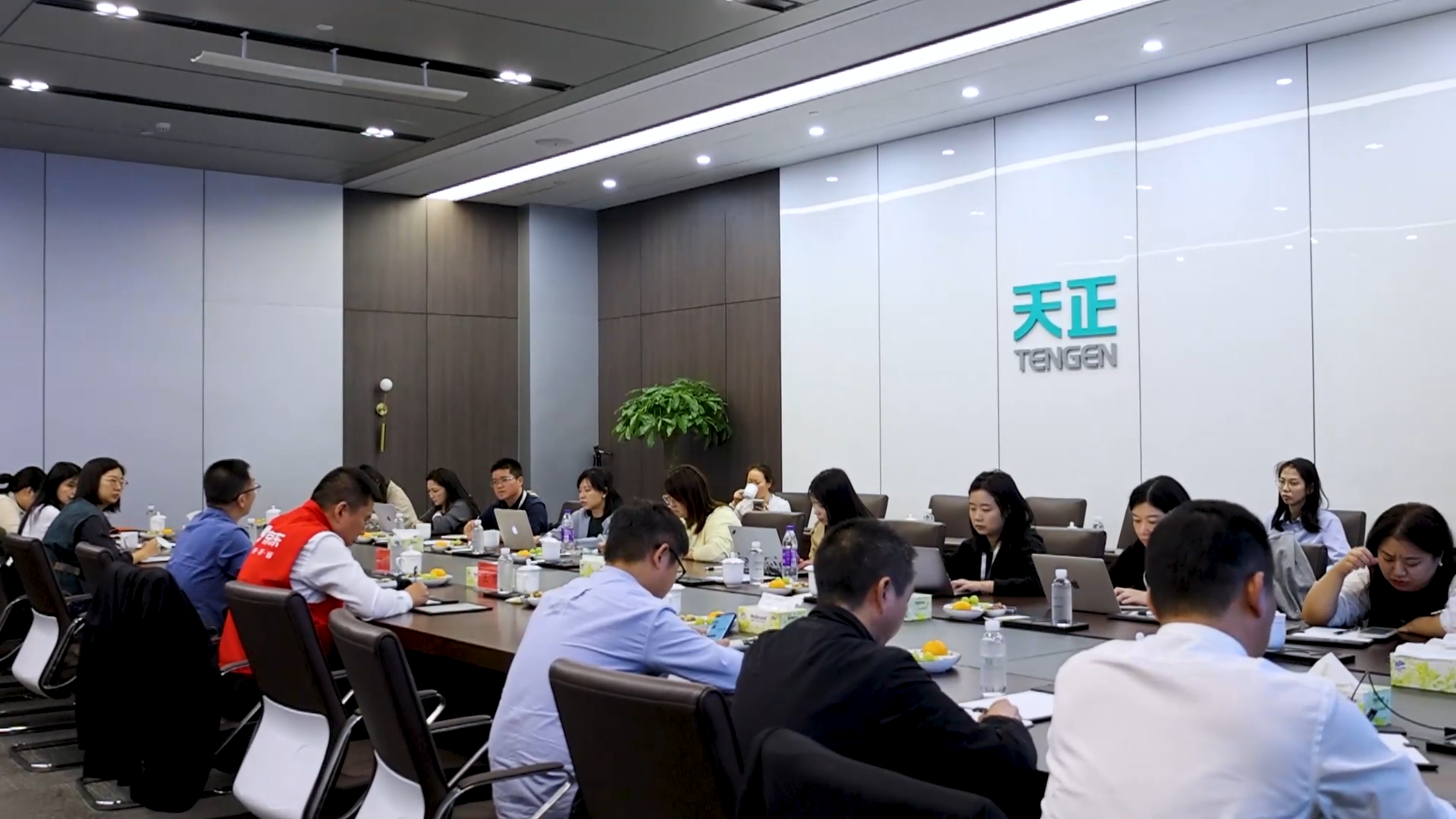 京东工业走进尊龙人生就是博，探访产业数智化之路！